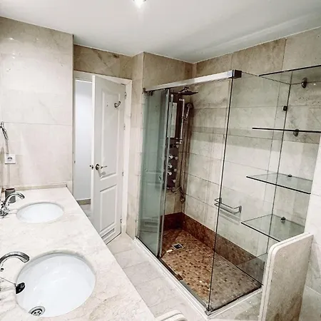 With Pool And Big Terrace With Pool View And Near To Lejlighed