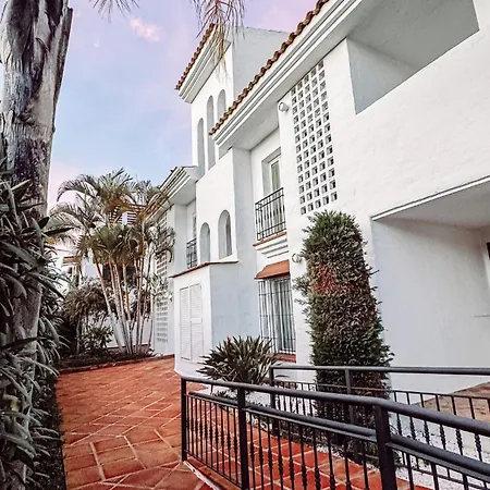 With Pool And Big Terrace With Pool View And Near To Lejlighed *
